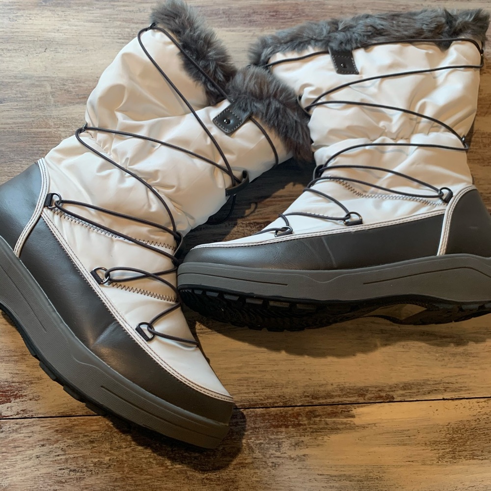 NWOW Torrid White Snow Boots Size 13W